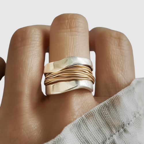 Valérie – Dvoutónový prsten s vlnitým designem