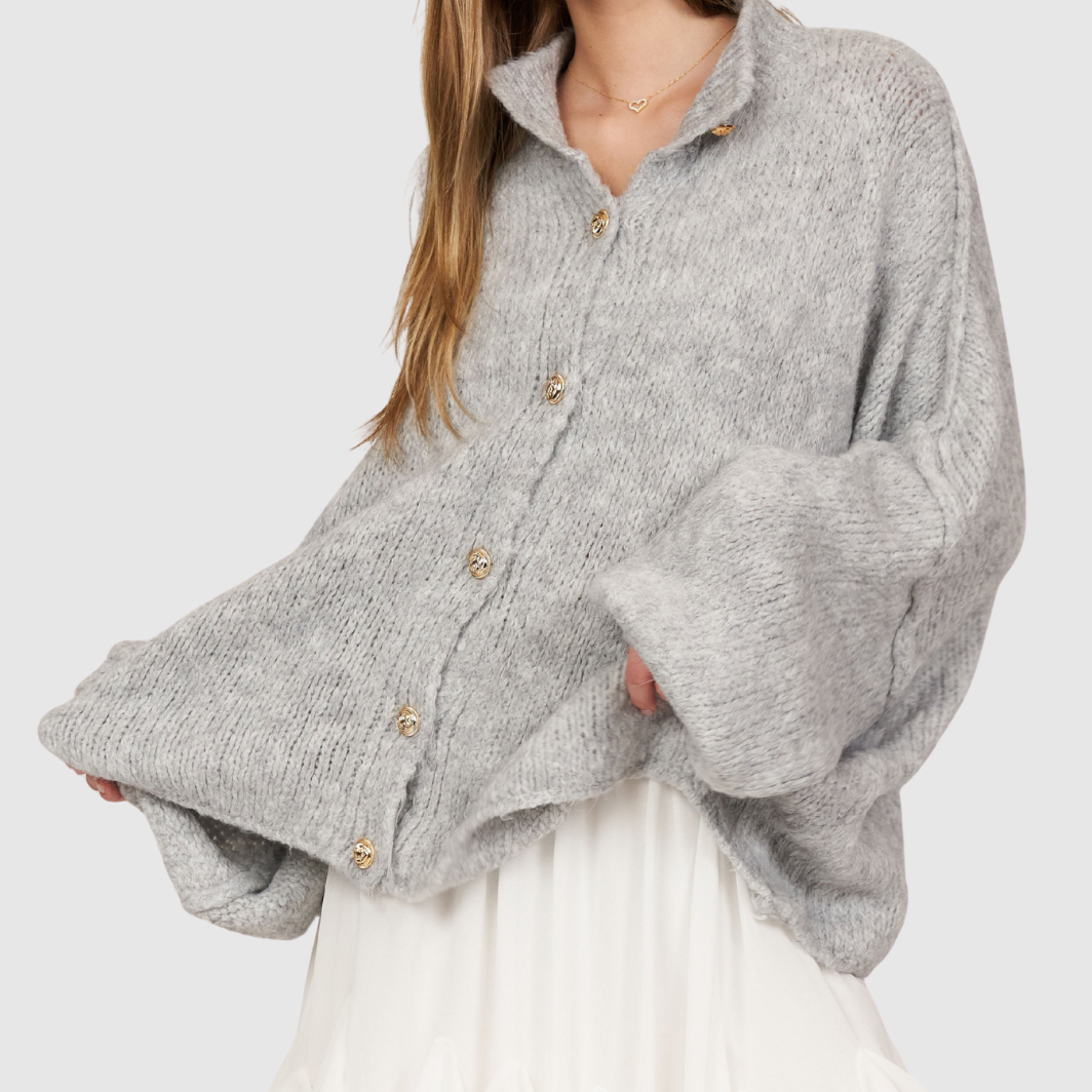 Nora – Stylový pletený svetr s elegantními knoflíky